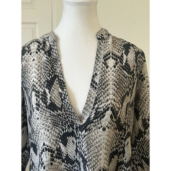 Phanuel Womens Blouse Animal Print Roll Tab Sleeve V-neck Size Medium - Picture 7 of 15